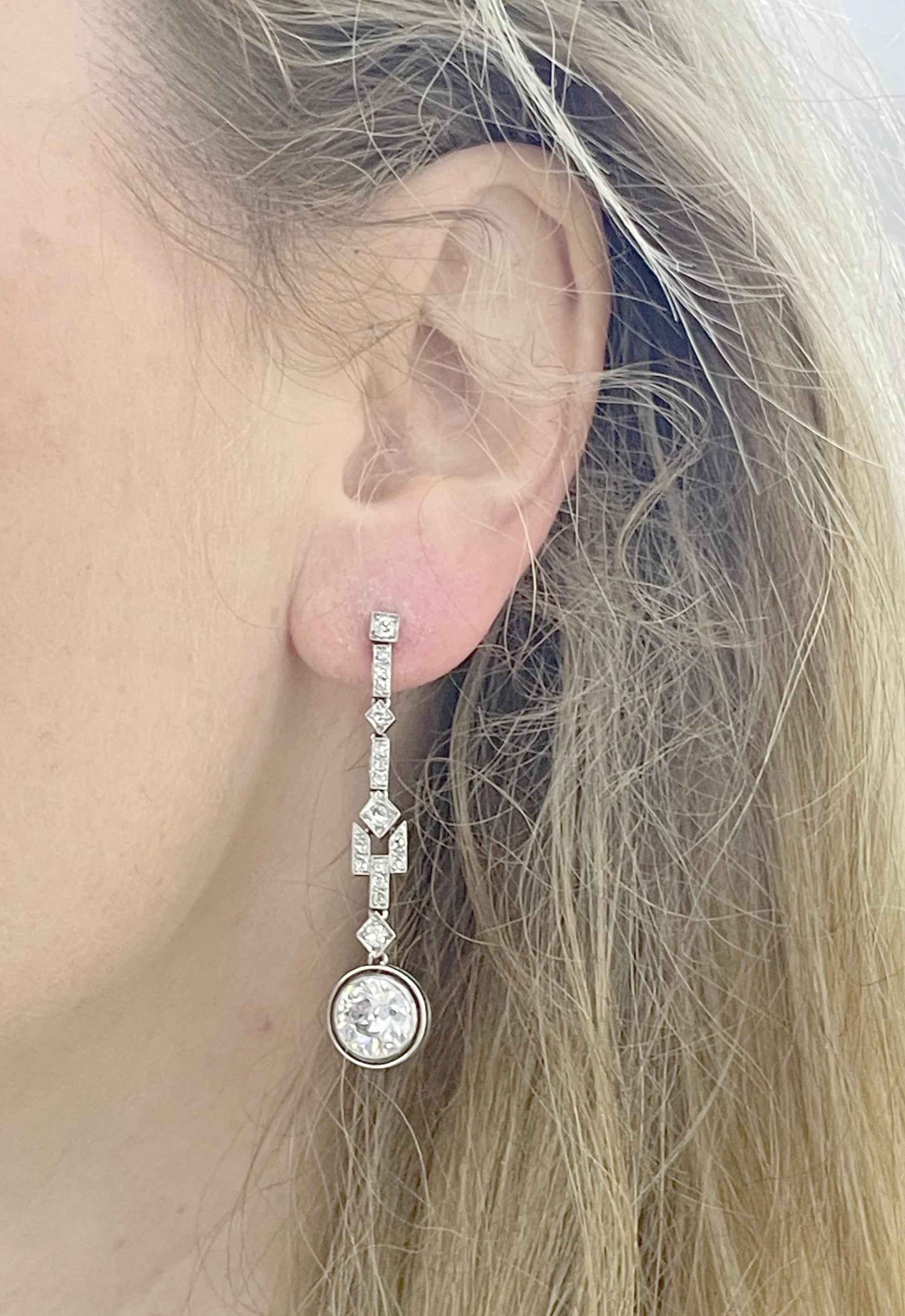 Art Deco French Made Diamond Dangling Platinum Earrings