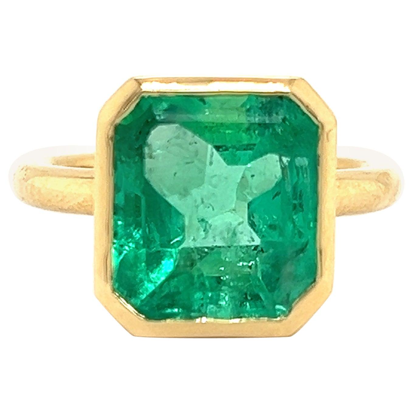 Colombian Emerald 6.10 Carat Bezel Set Cocktail Ring 18k Yellow Gold