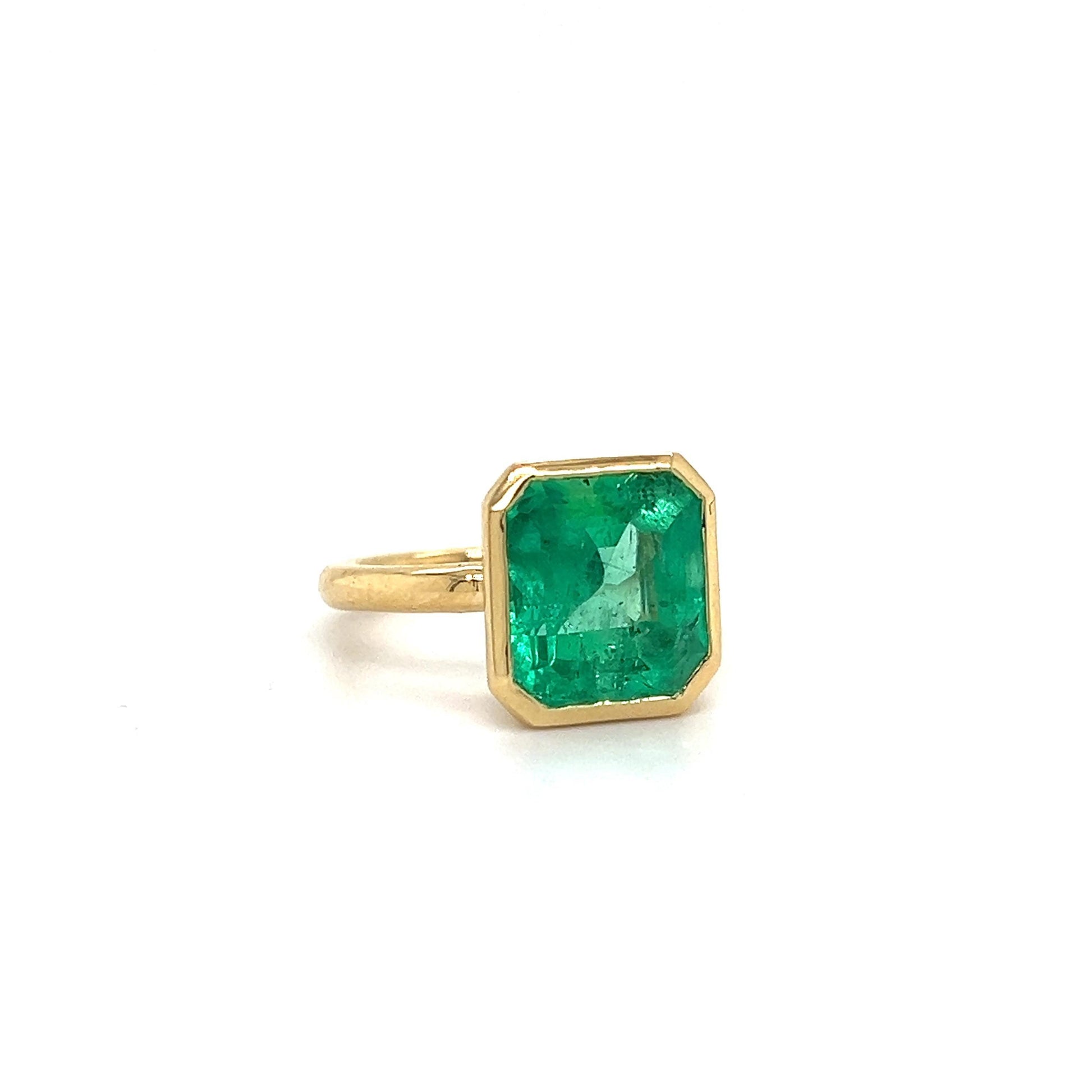 Colombian Emerald 6.10 Carat Bezel Set Cocktail Ring 18k Yellow Gold