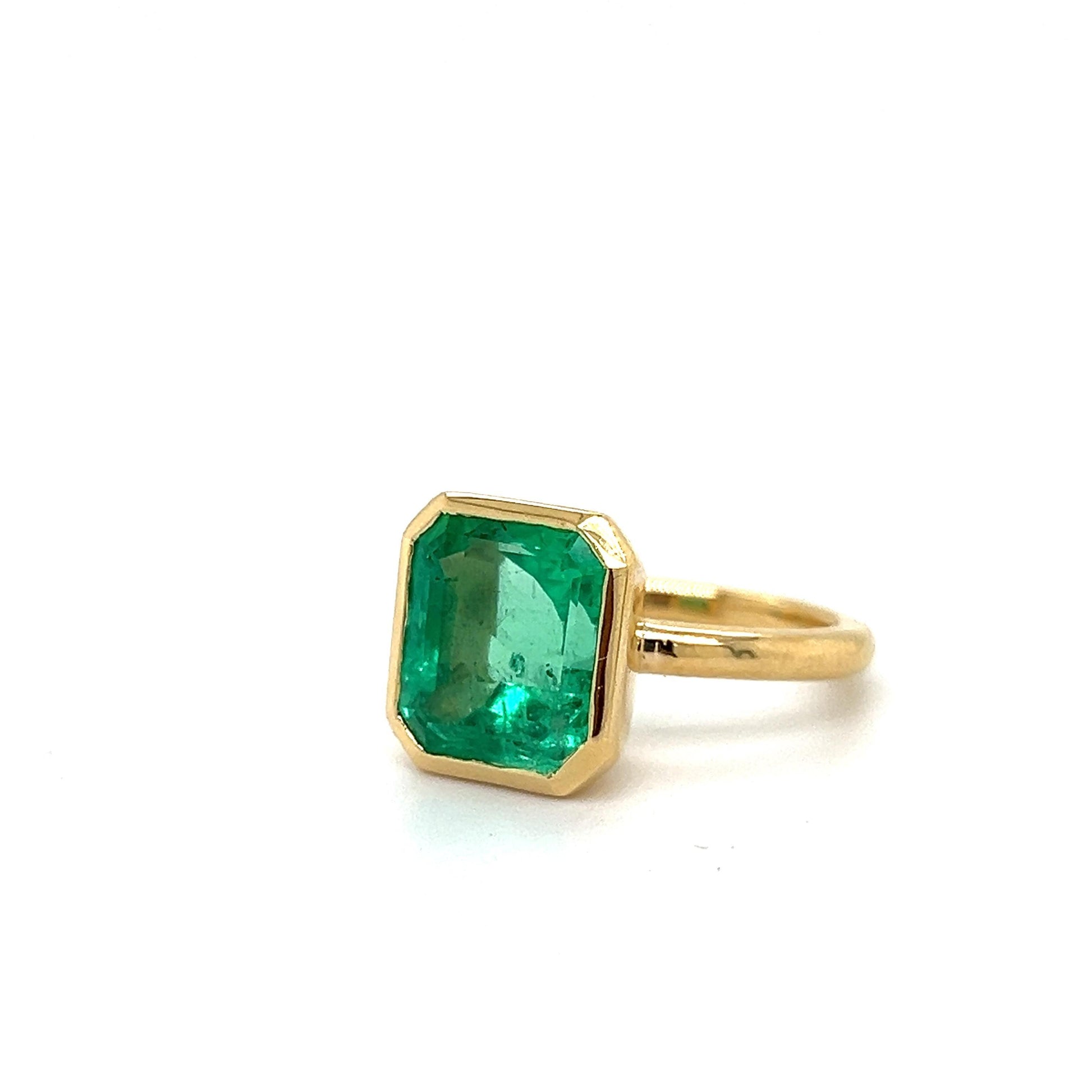 Colombian Emerald 6.10 Carat Bezel Set Cocktail Ring 18k Yellow Gold