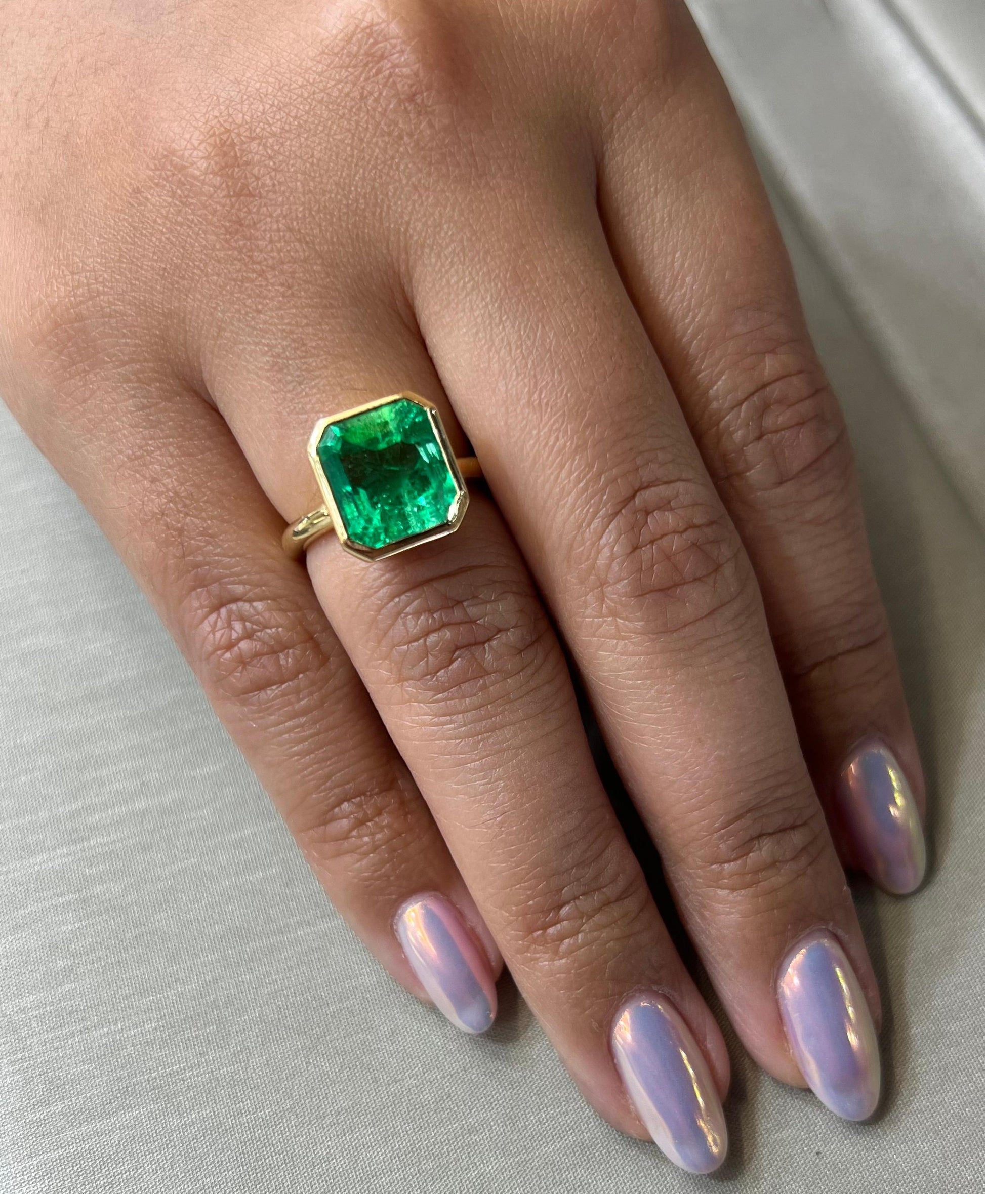 Colombian Emerald 6.10 Carat Bezel Set Cocktail Ring 18k Yellow Gold