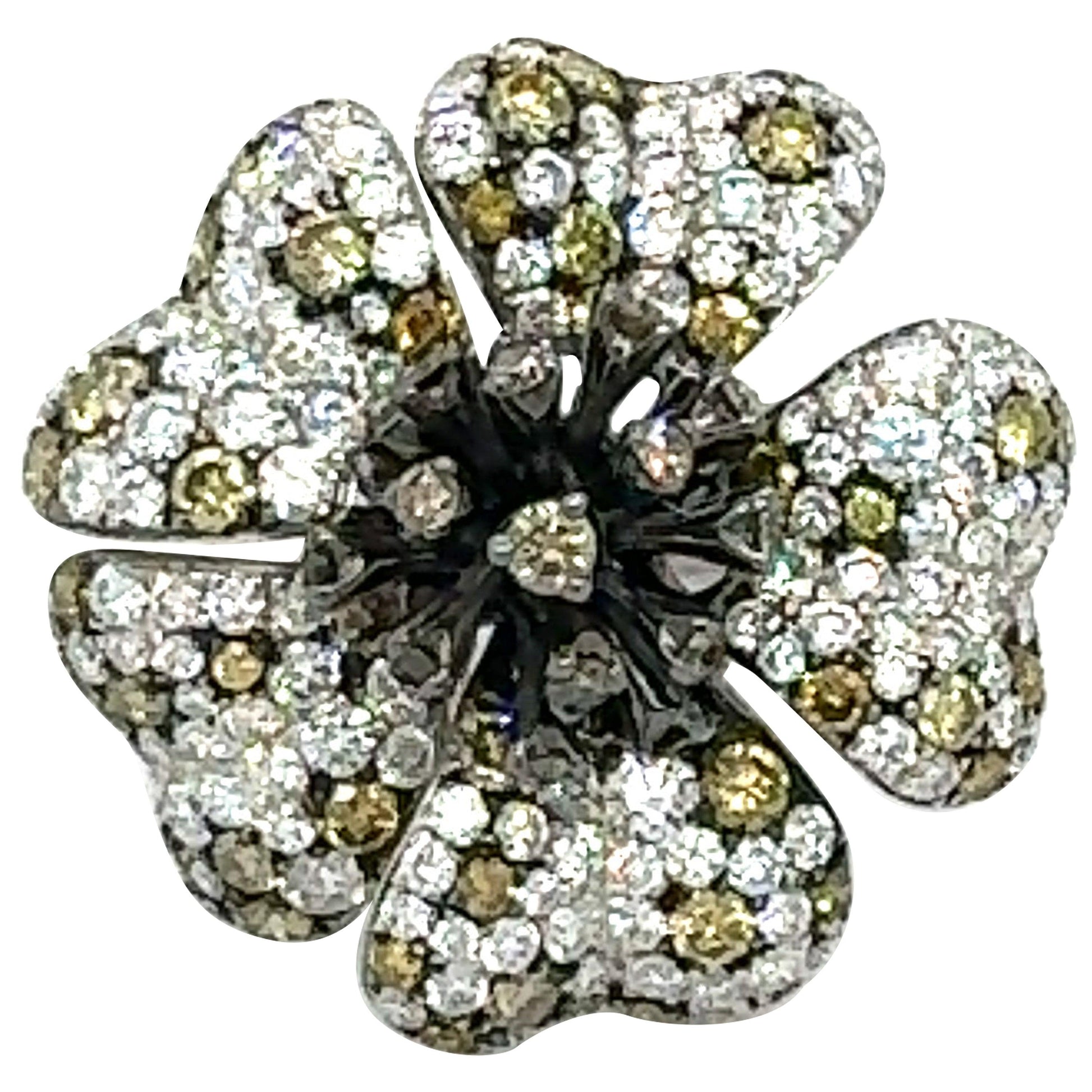Modern Diamond Floral Ring 2.66 Carat White & Champagne 18k White gold