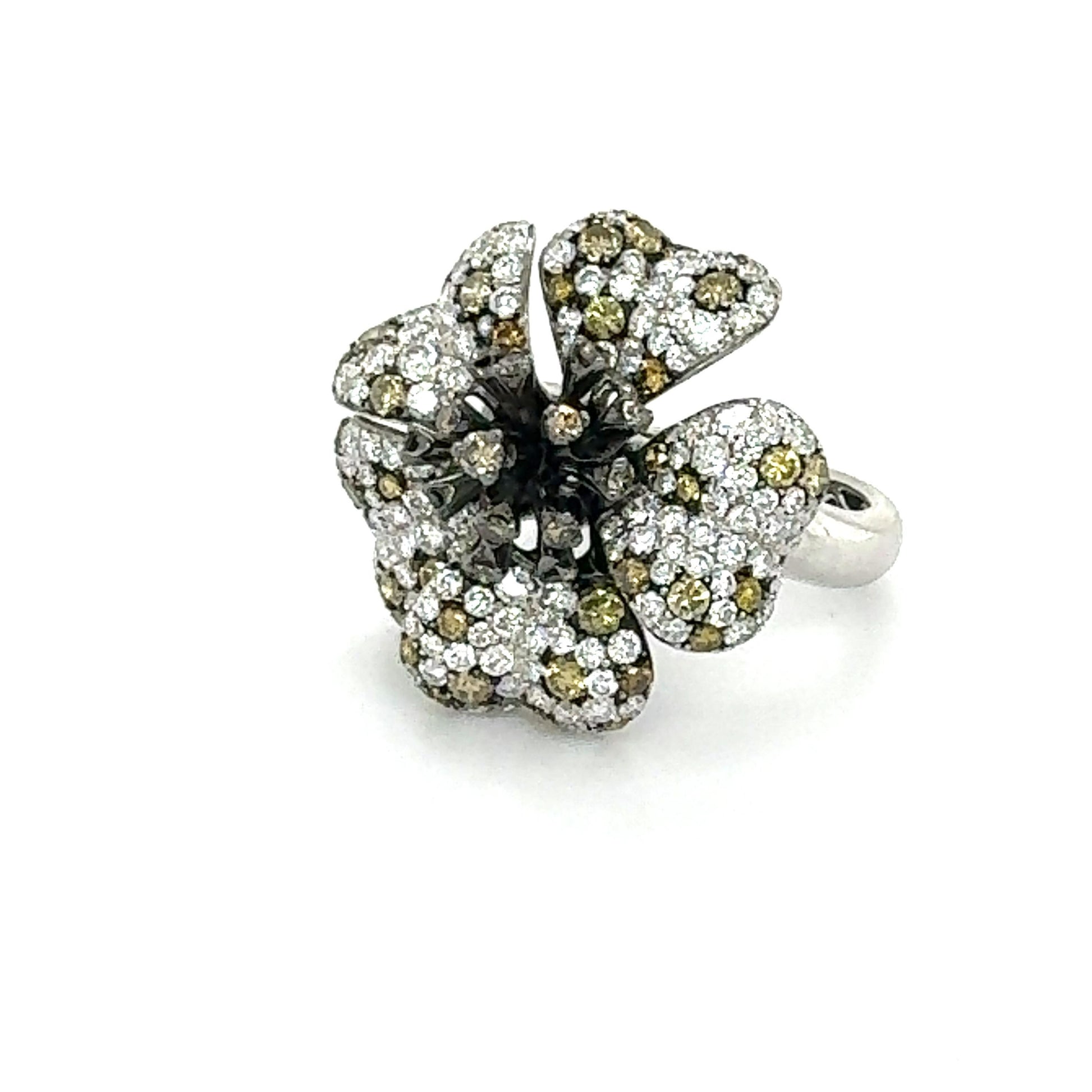 Modern Diamond Floral Ring 2.66 Carat White & Champagne 18k White gold