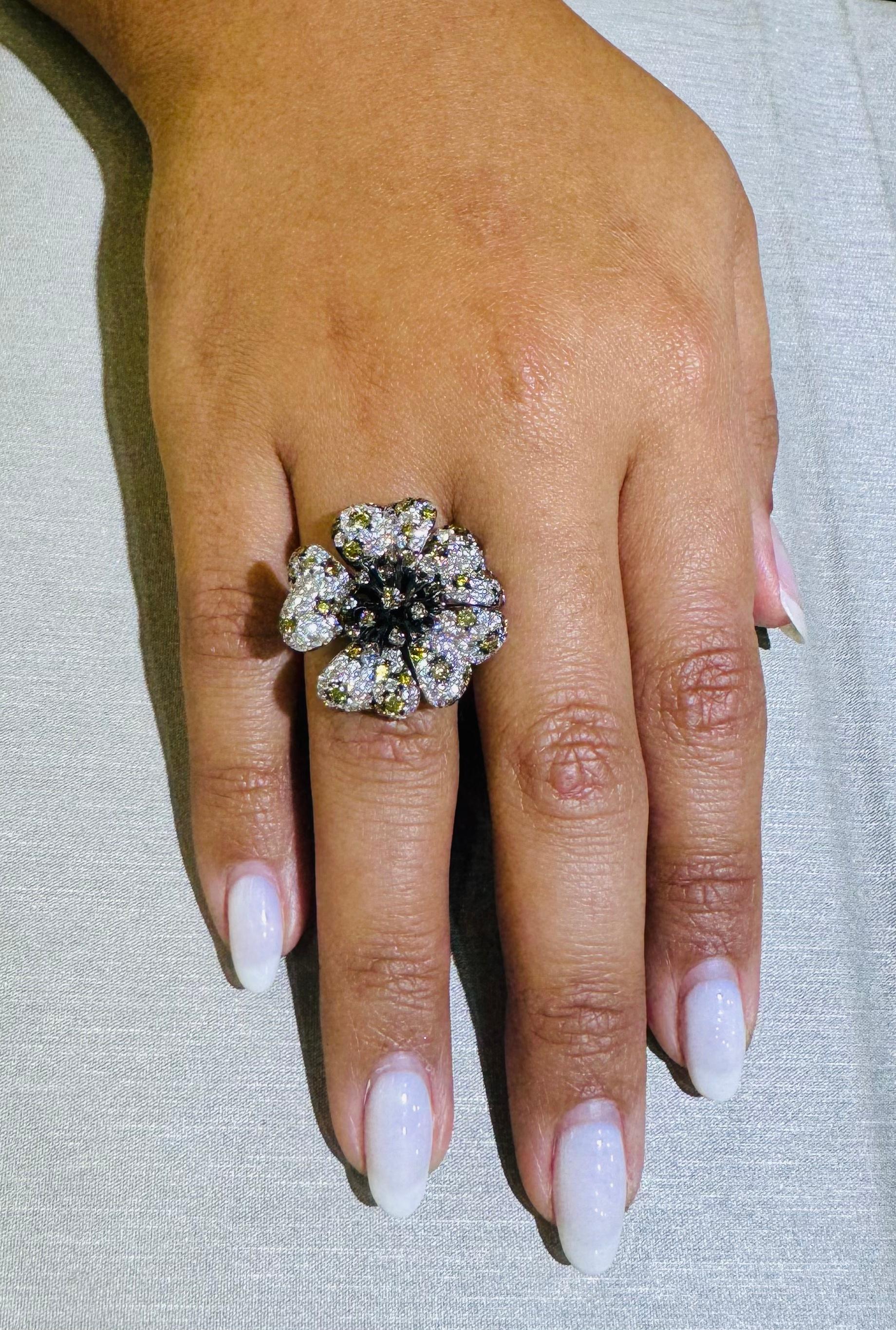 Modern Diamond Floral Ring 2.66 Carat White & Champagne 18k White gold