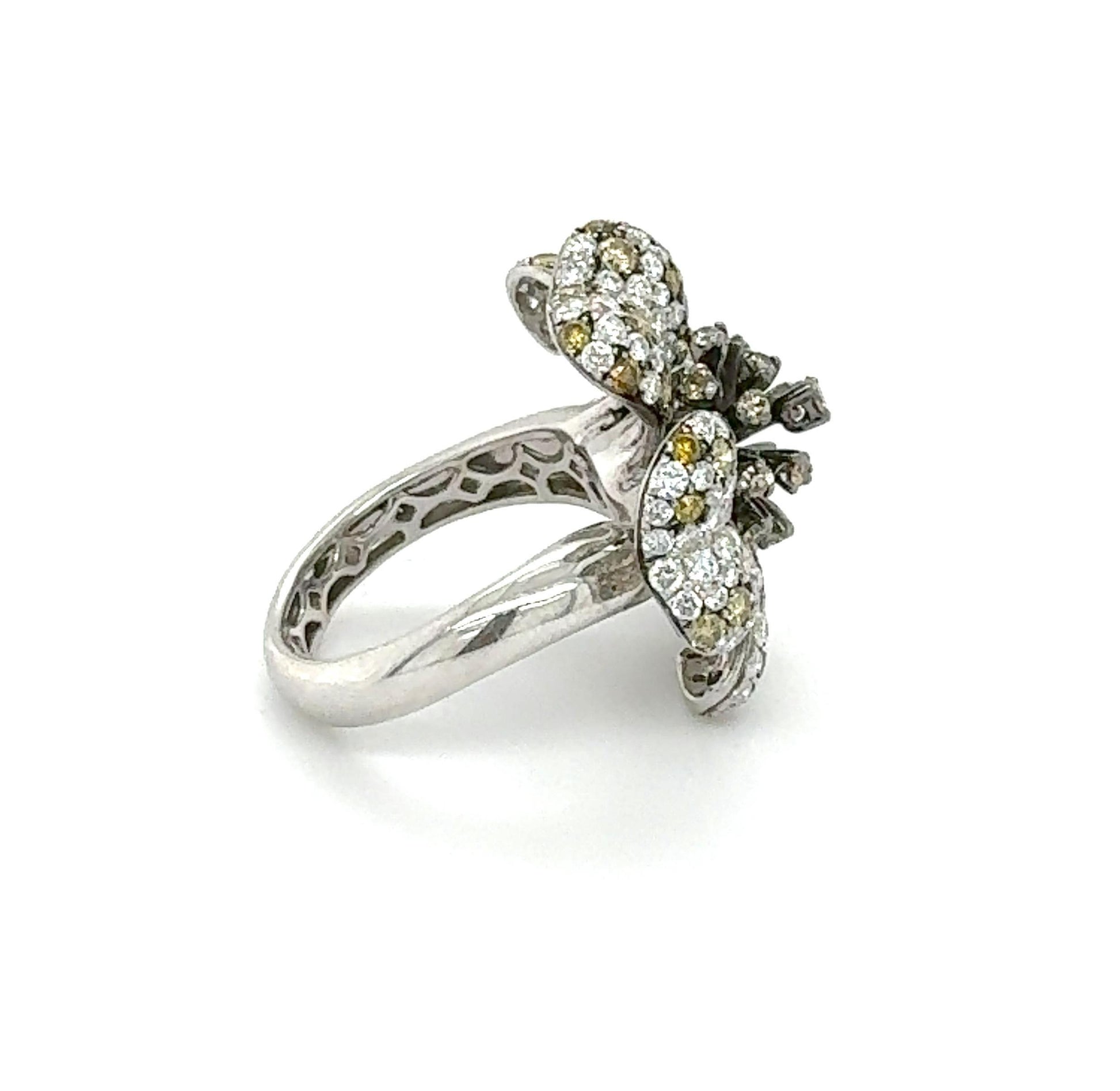 Modern Diamond Floral Ring 2.66 Carat White & Champagne 18k White gold