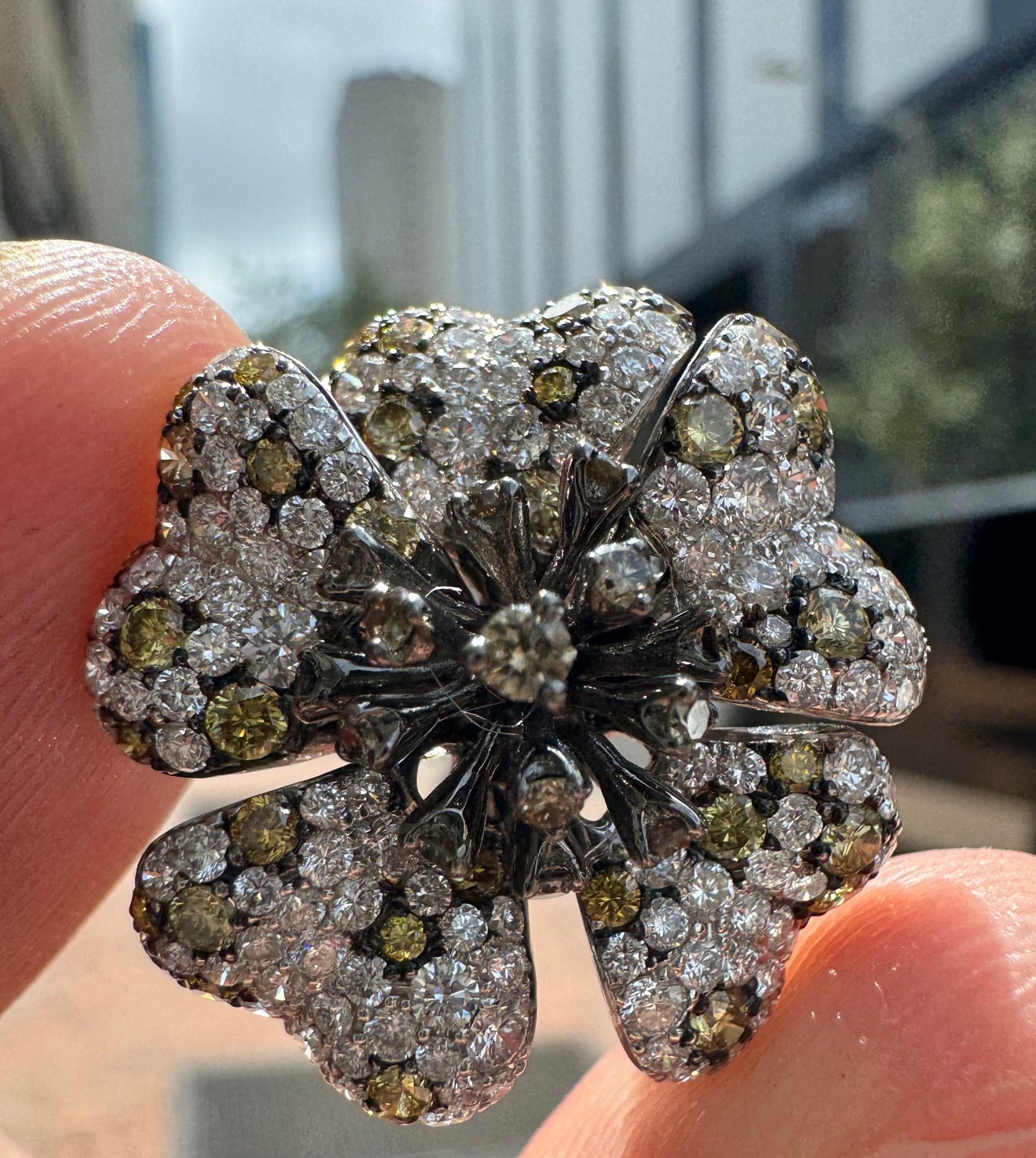 Modern Diamond Floral Ring 2.66 Carat White & Champagne 18k White gold