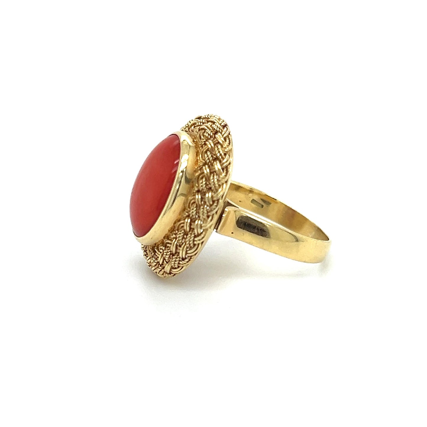 Retro Coral Gemstone 18k Yellow Gold Cocktail Ring
