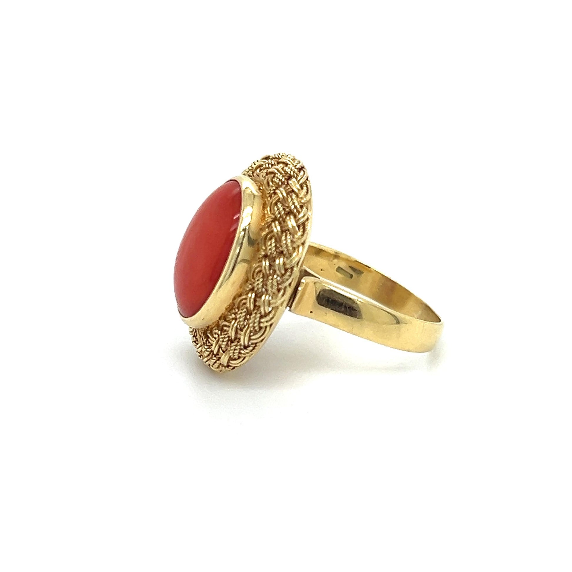 Retro Coral Gemstone 18k Yellow Gold Cocktail Ring