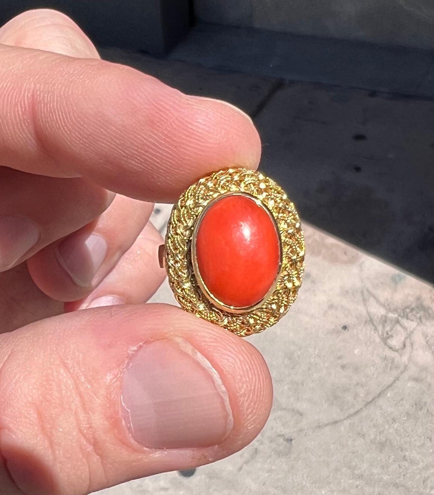 Retro Coral Gemstone 18k Yellow Gold Cocktail Ring