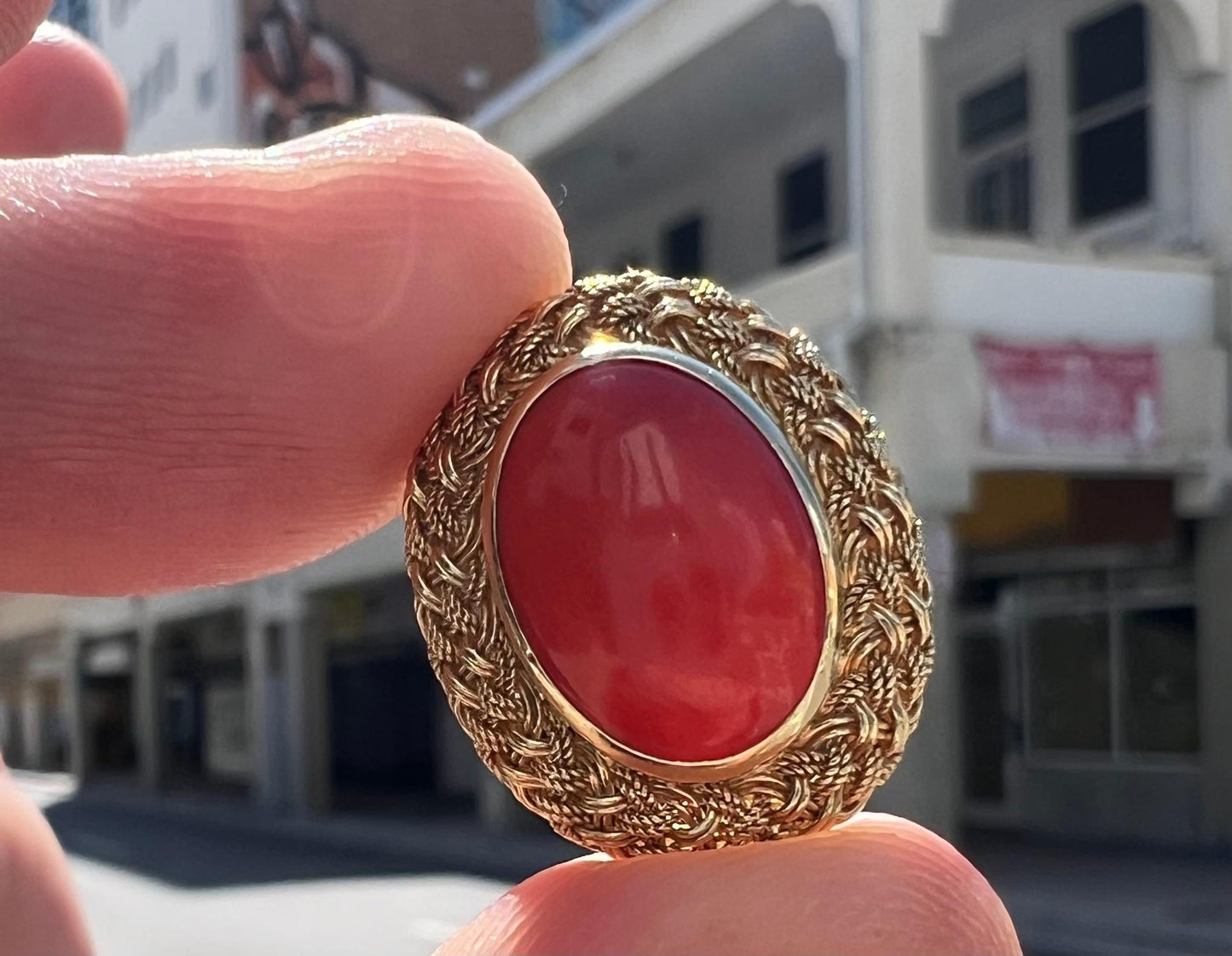 Retro Coral Gemstone 18k Yellow Gold Cocktail Ring