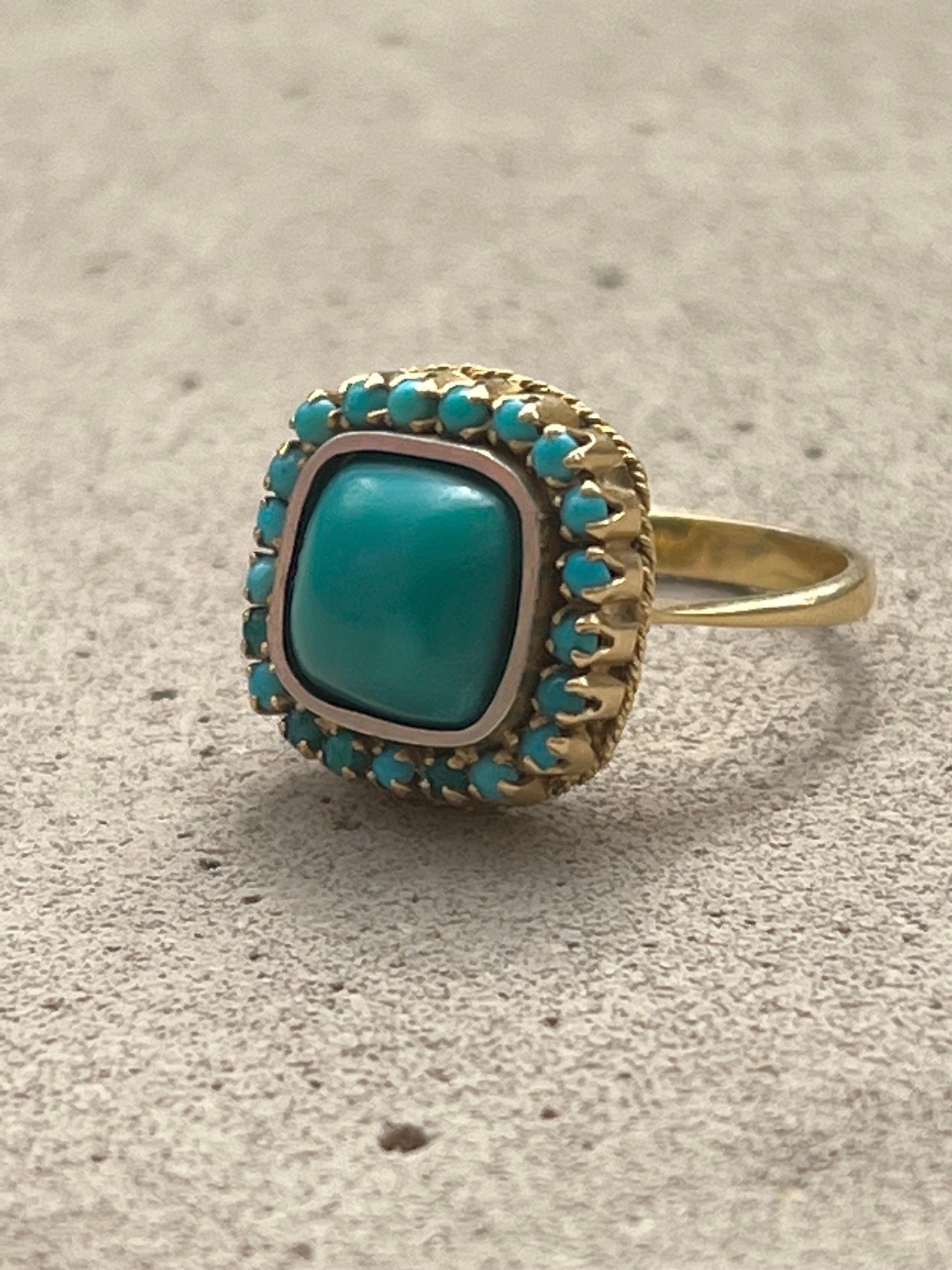 Retro Turquoise Gemstone Cocktail Ring 18k Yellow Gold