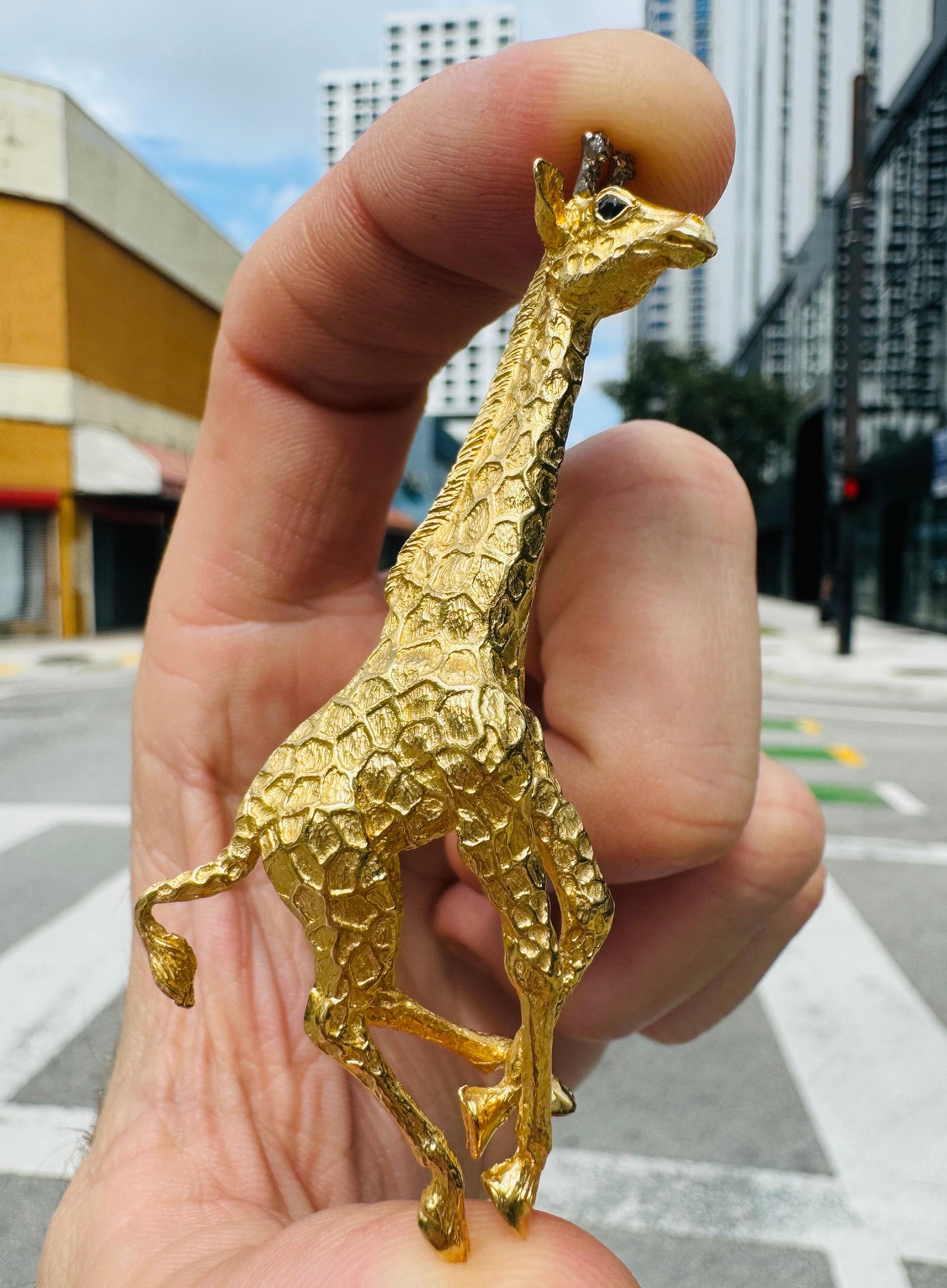 Tiffany & Co. Giraffe Brooch Textured 18k Gold Diamonds & Sapphires 1989 Germany