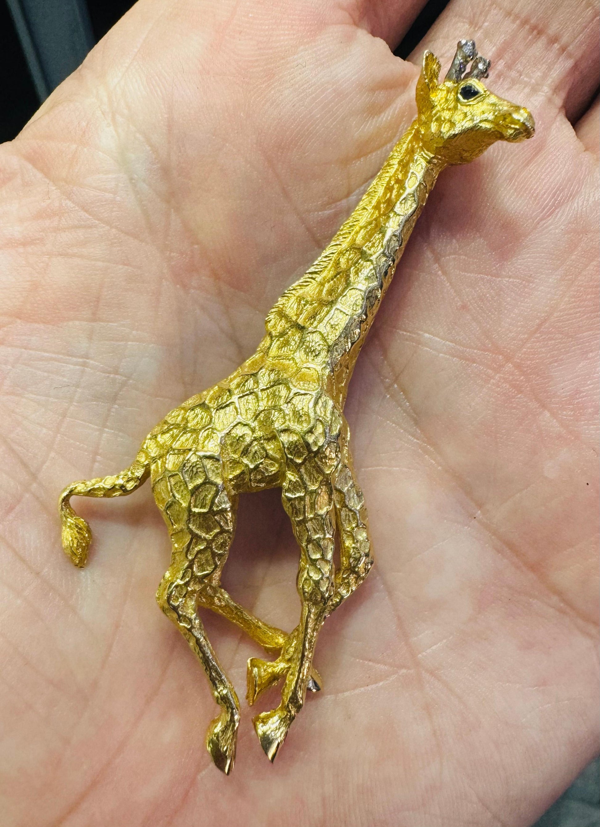 Tiffany & Co. Giraffe Brooch Textured 18k Gold Diamonds & Sapphires 1989 Germany