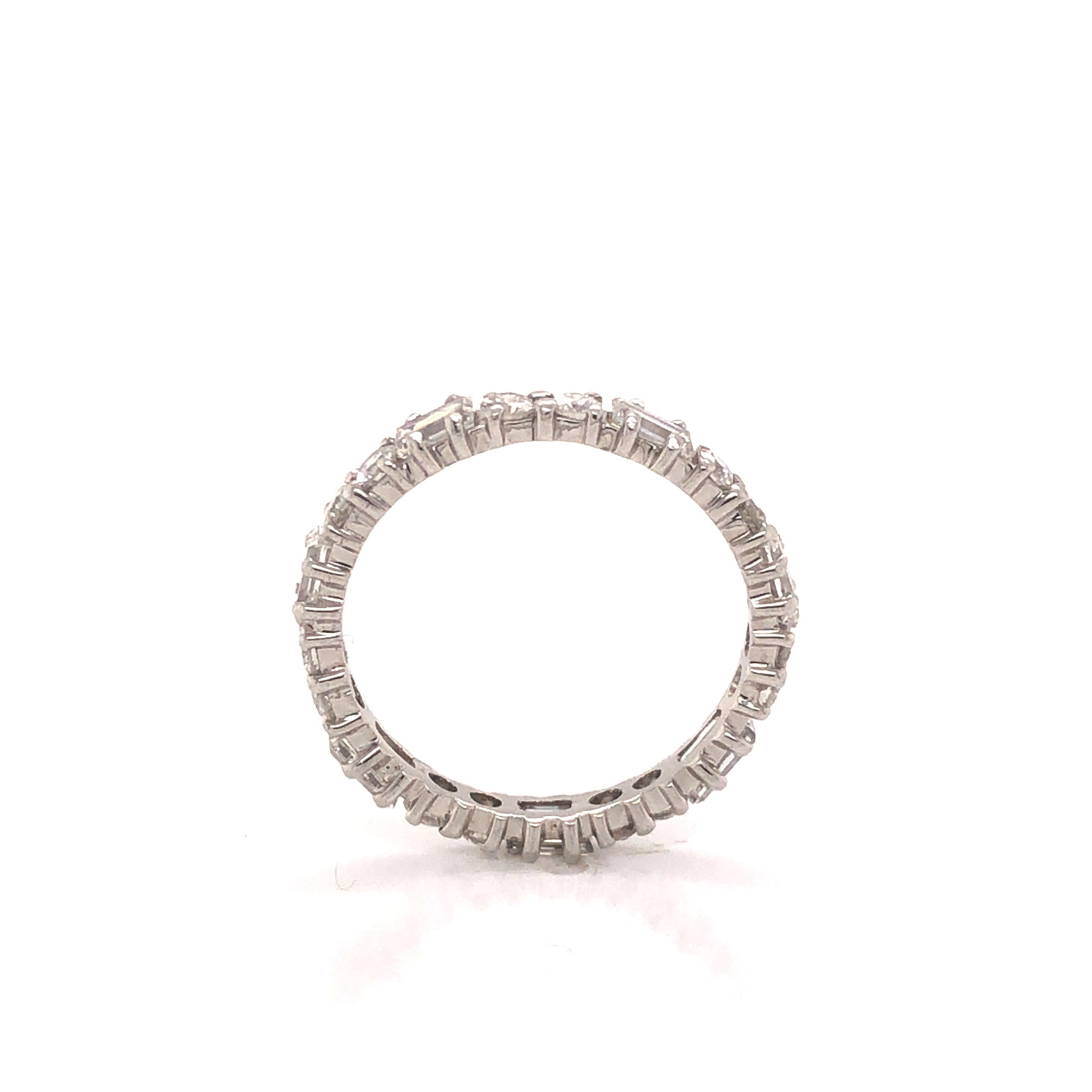 Baguette & Round Cut Diamond East West Set 18k Wedding Band