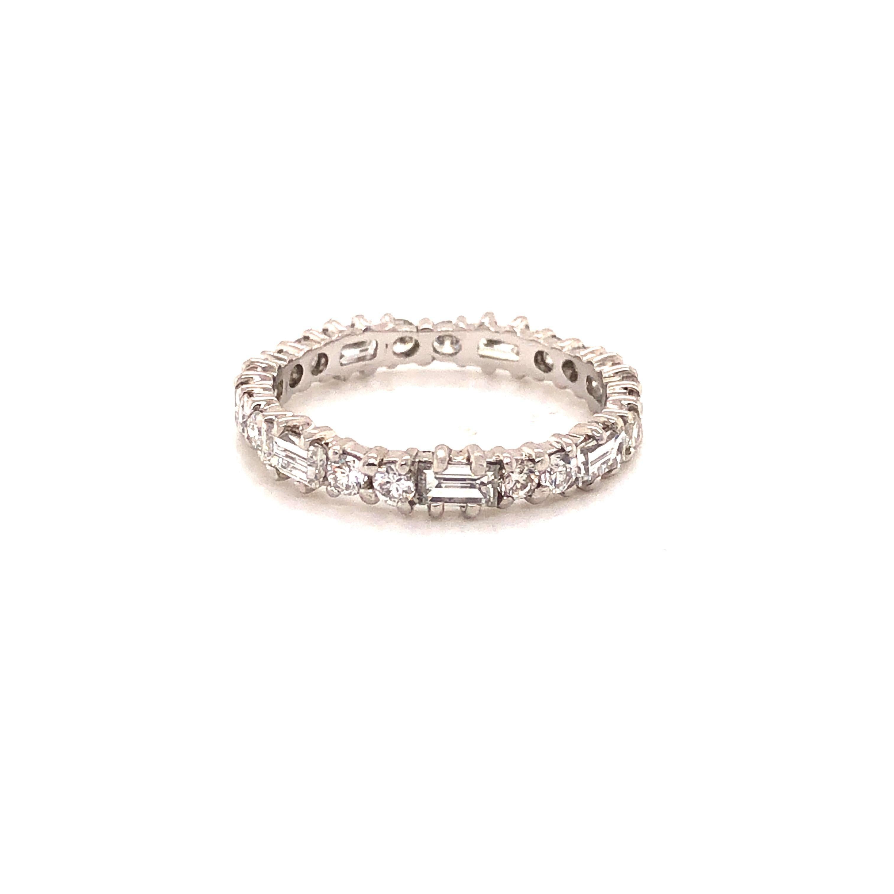 Baguette & Round Cut Diamond East West Set 18k Wedding Band