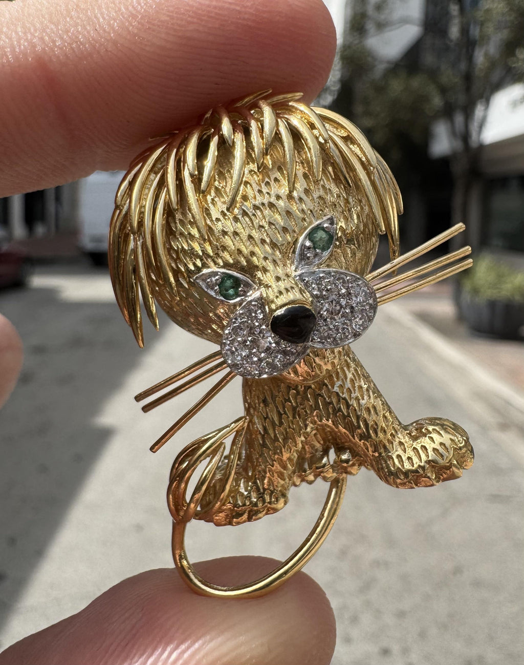 Van Cleef & Arpels Lion Ébouriffe Brooch 18k Estate Diamond Emerald & Onyx Gems