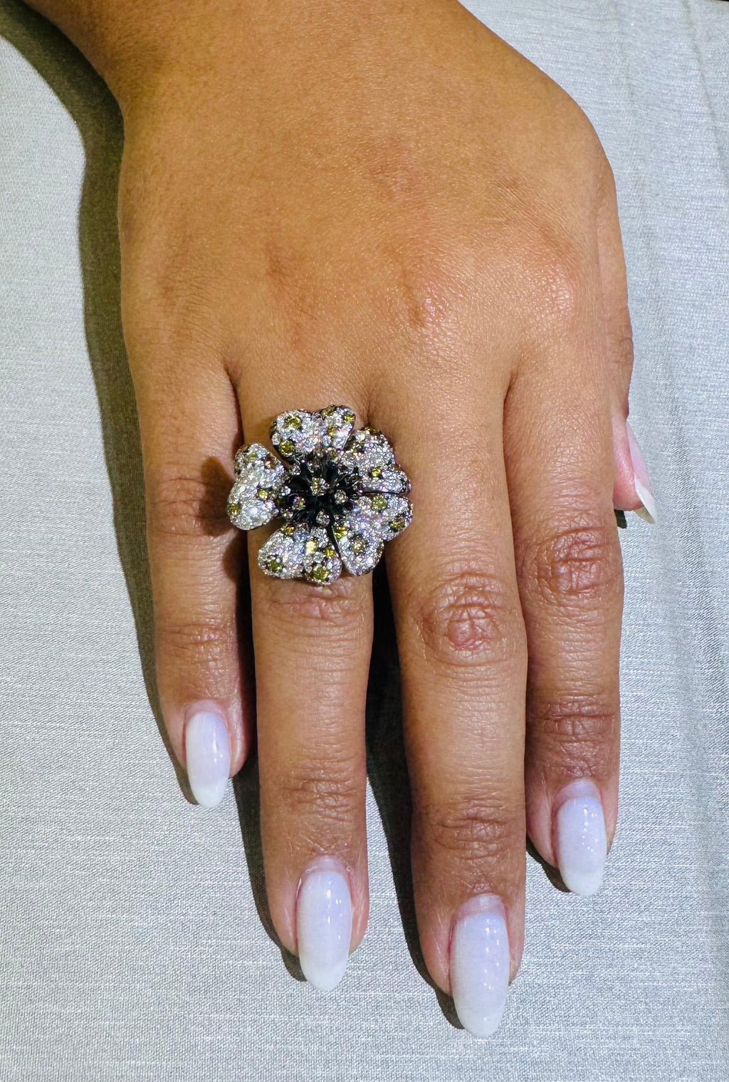 Modern Diamond Floral Ring 2.66 Carat White & Champagne 18k White gold