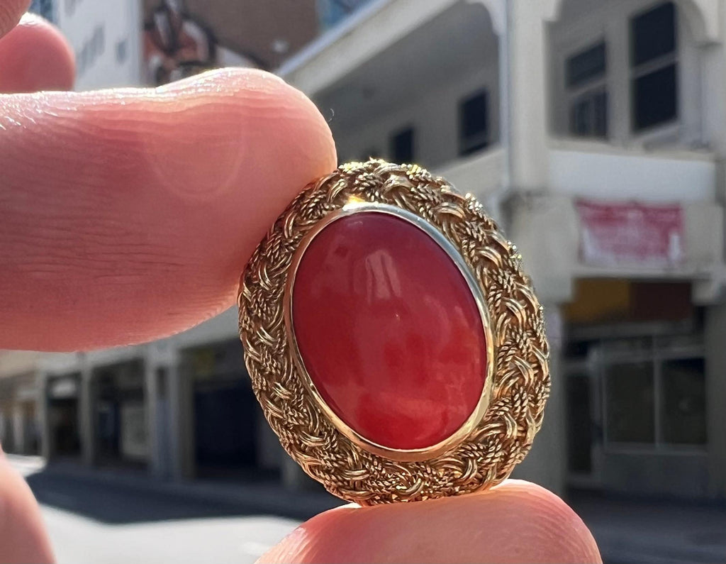 Retro Coral Gemstone 18k Yellow Gold Cocktail Ring