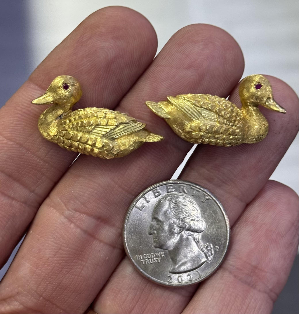 Kurt Wayne 18K Yellow Gold Duckling Men's Cufflinks Ruby Gemstones