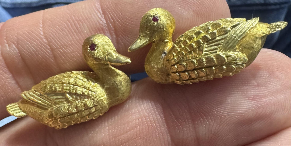 Kurt Wayne 18K Yellow Gold Duckling Men's Cufflinks Ruby Gemstones